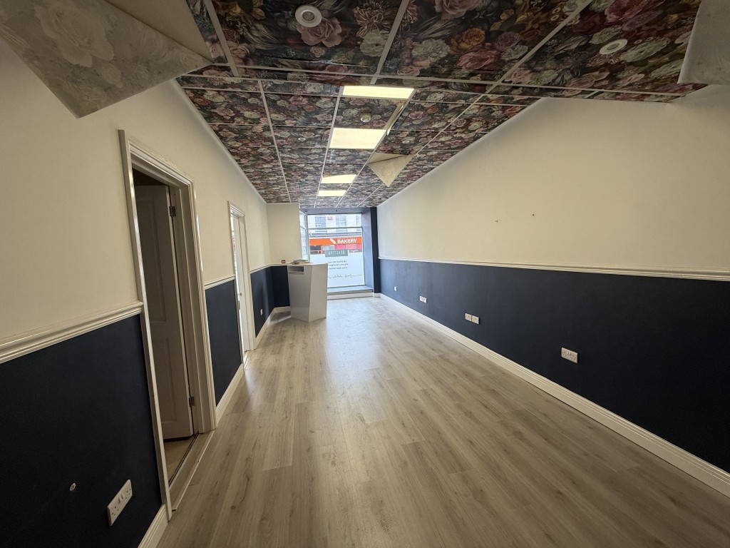 Lot: 5 - VACANT MIXED USE FOUR STOREY PROPERTY WITH FURTHER POTENTIAL - One of the retail areas